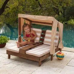 Kidkraft Double Chaise Lounge with Cup Holders Espresso/Oatmeal will look perfect in any garden.