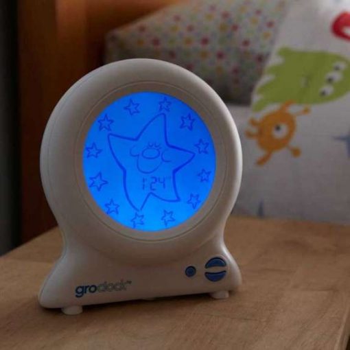 The Gro Clock features easy to understand symbols, perfect for helping toddlers to learn their sleep routine. The screen brightness can be adjusted for use as a nightlight or set optional audible alarms.