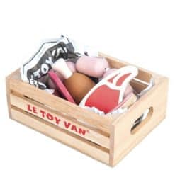 Le Toy Van Market Meat Crate is a wooden crate complete with: sausage, steak, chicken, salami & bacon pieces.