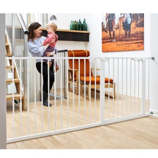 BabyDan Asta Extra Wide Pressure Fit Gate 183 cm is an ideal choice if you need to guard your child from a extra wide door opening or hallway in the home.