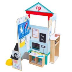 Kidkraft Let's Pretend Pet Doctor Pop-Up play center is an easy-to-set-up role-playing destination, to take your furry friends for a check-up