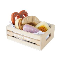 Le Toy Van Bakers Basket play food play set includes a pretzel, an iced bun, a croissant, a pain au chocolat and a swirl bun, complete with wooden crate.