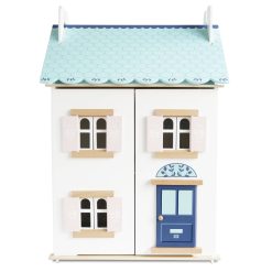 Le Toy Van Bluebelle Doll House features a scalloped roof, opening and closing doors and shutters for realistic play, plus a clever lift off roof that reveals access to a sweet attic bedroom.