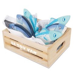 Le Toy Van Fish Crate play food accessory set, features six glittery wooden fish, beautifully painted in vibrant colours, complete with crate.