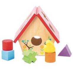 Le Toy Van Little Bird House Shape Sorter comes with with 6 pieces to post, each in a different colour, helping your child develop their motor skills