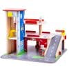 Bigjigs Park & Play Garage offers plenty of action on every level, with a working lift hauls the cars up to the parking spaces